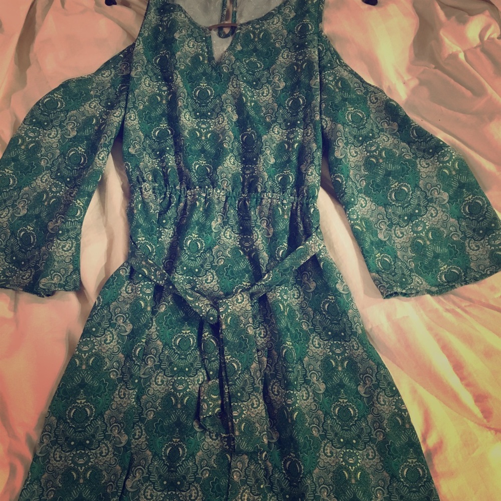 Green Polyester Dress with shoulder opening!👗